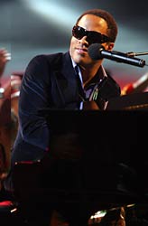 Lenny Kravitz perfroms at MTV's Latin VMA