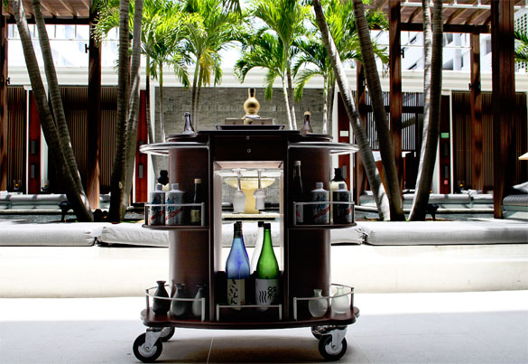 For cocktails on the go, track down Jaya's dedicated Beer & Sake Cart at the Setai Hotel