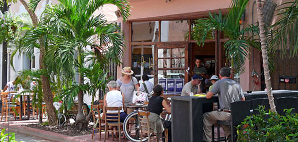 A la Folie on Espanola Way