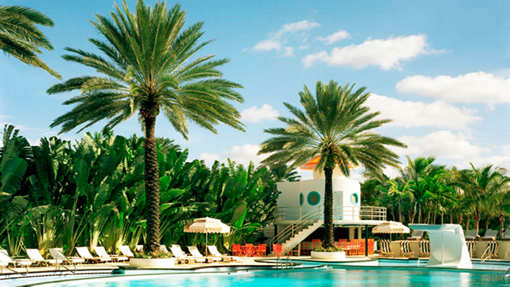 Details about   Summer Fun Casablanca Hotel Sunbathers Pool Scene Miami Beach,FL Vtg Postcard 