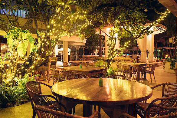 Cafe Nikki on South Beach