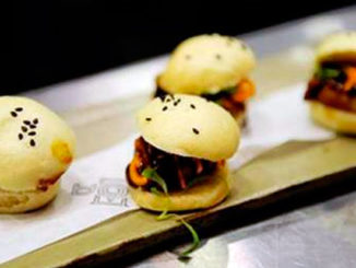 DÔA's Soft Shell Crab buns